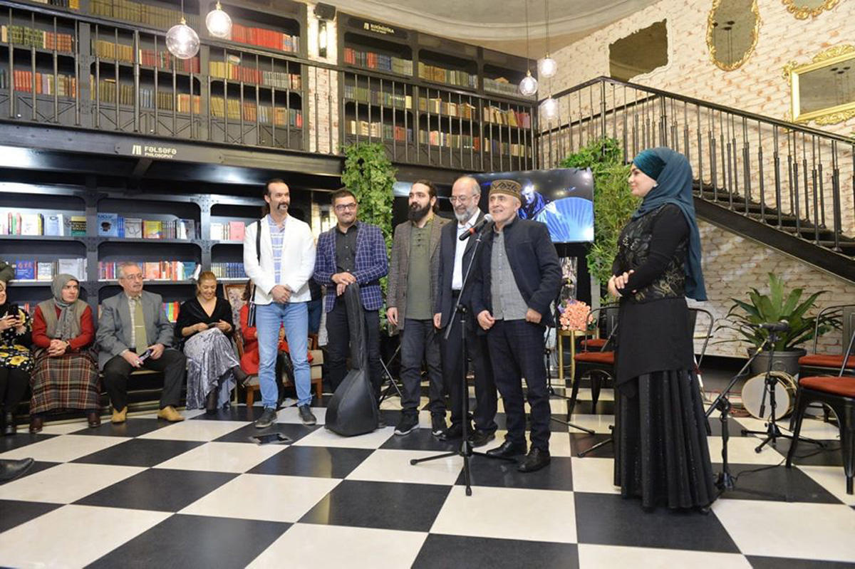 В Бакинском книжном центре прошел музыкально-поэтический вечер "Sığmazam"