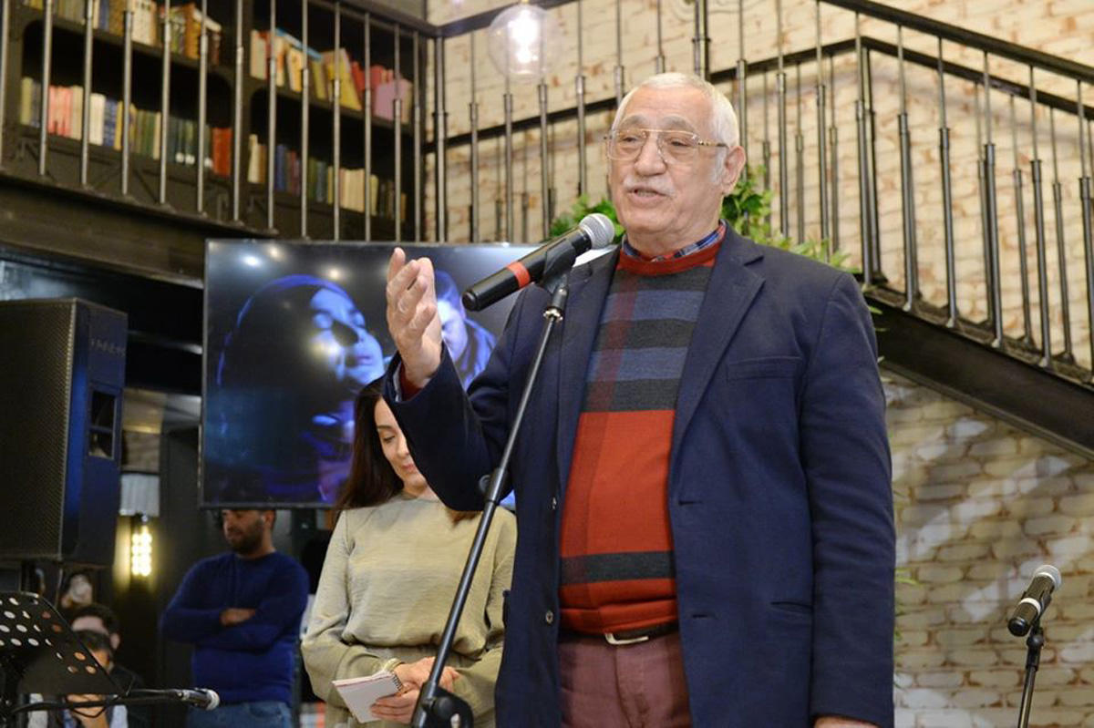 В Бакинском книжном центре прошел музыкально-поэтический вечер "Sığmazam"