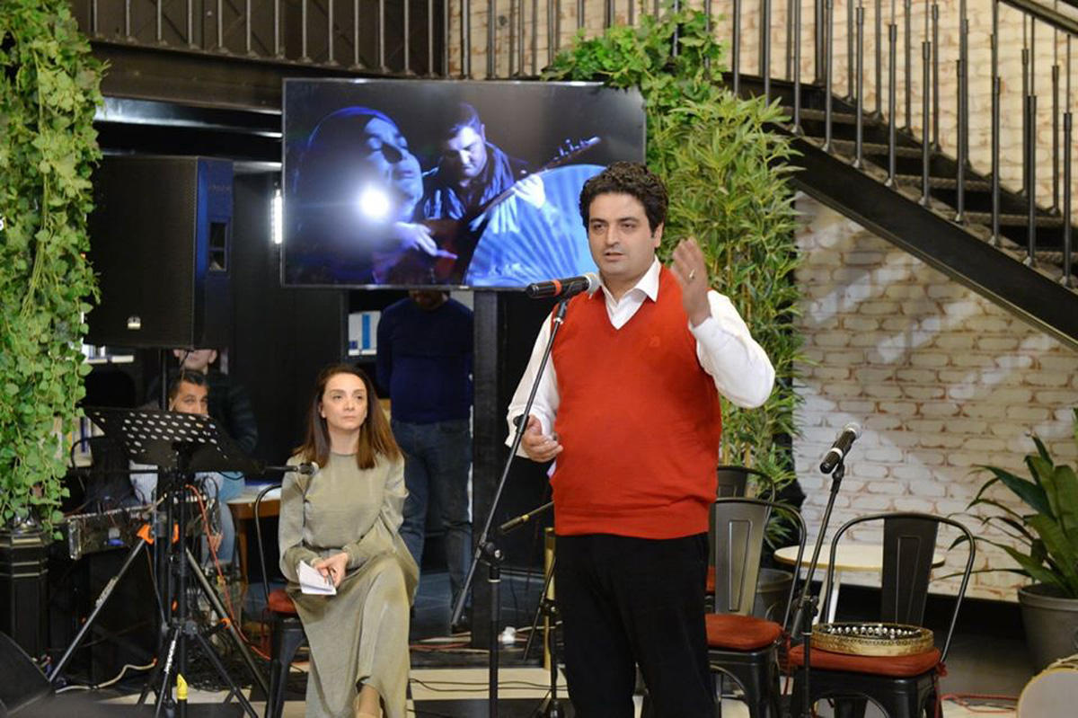 В Бакинском книжном центре прошел музыкально-поэтический вечер "Sığmazam"