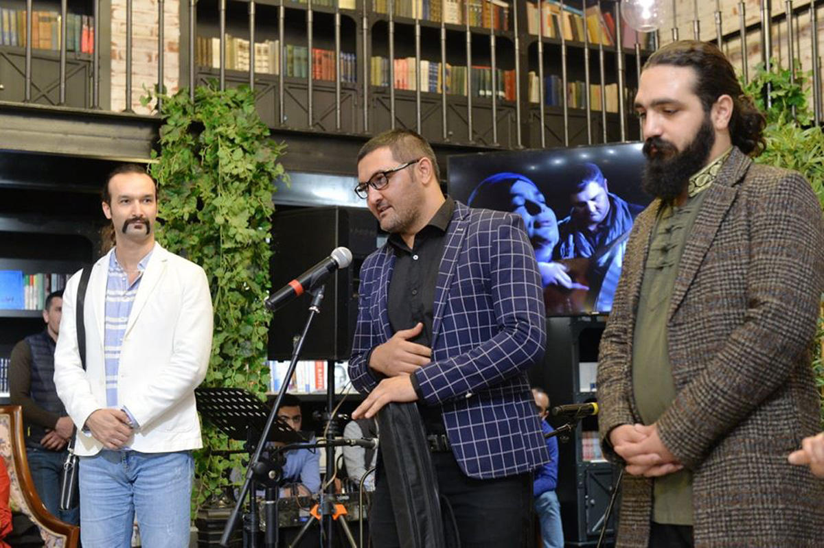 В Бакинском книжном центре прошел музыкально-поэтический вечер "Sığmazam"