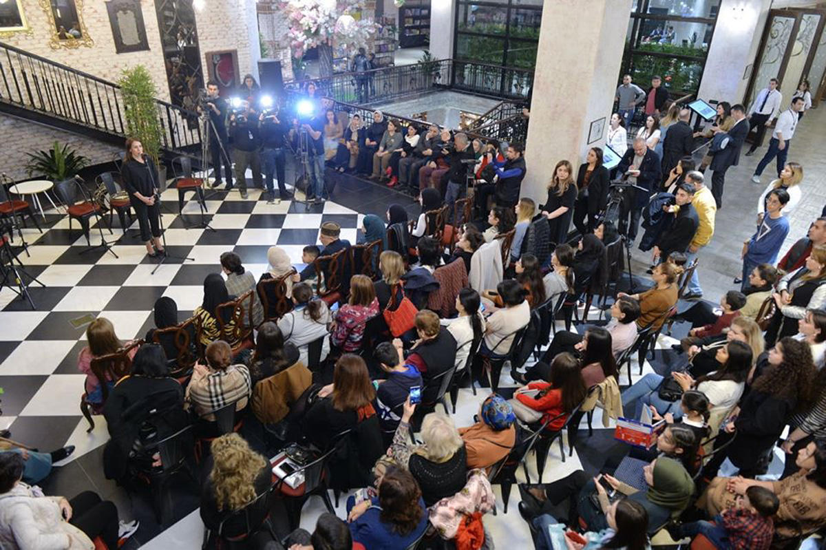 В Бакинском книжном центре прошел музыкально-поэтический вечер "Sığmazam"