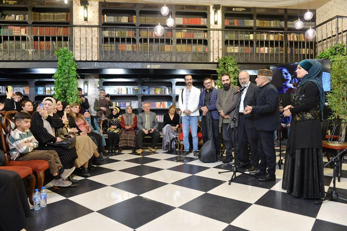 В Бакинском книжном центре прошел музыкально-поэтический вечер "Sığmazam"