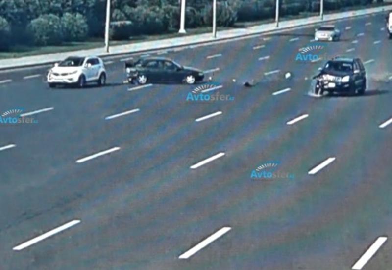 Авария на аэропортовской дороге: Prado врезался в Opel