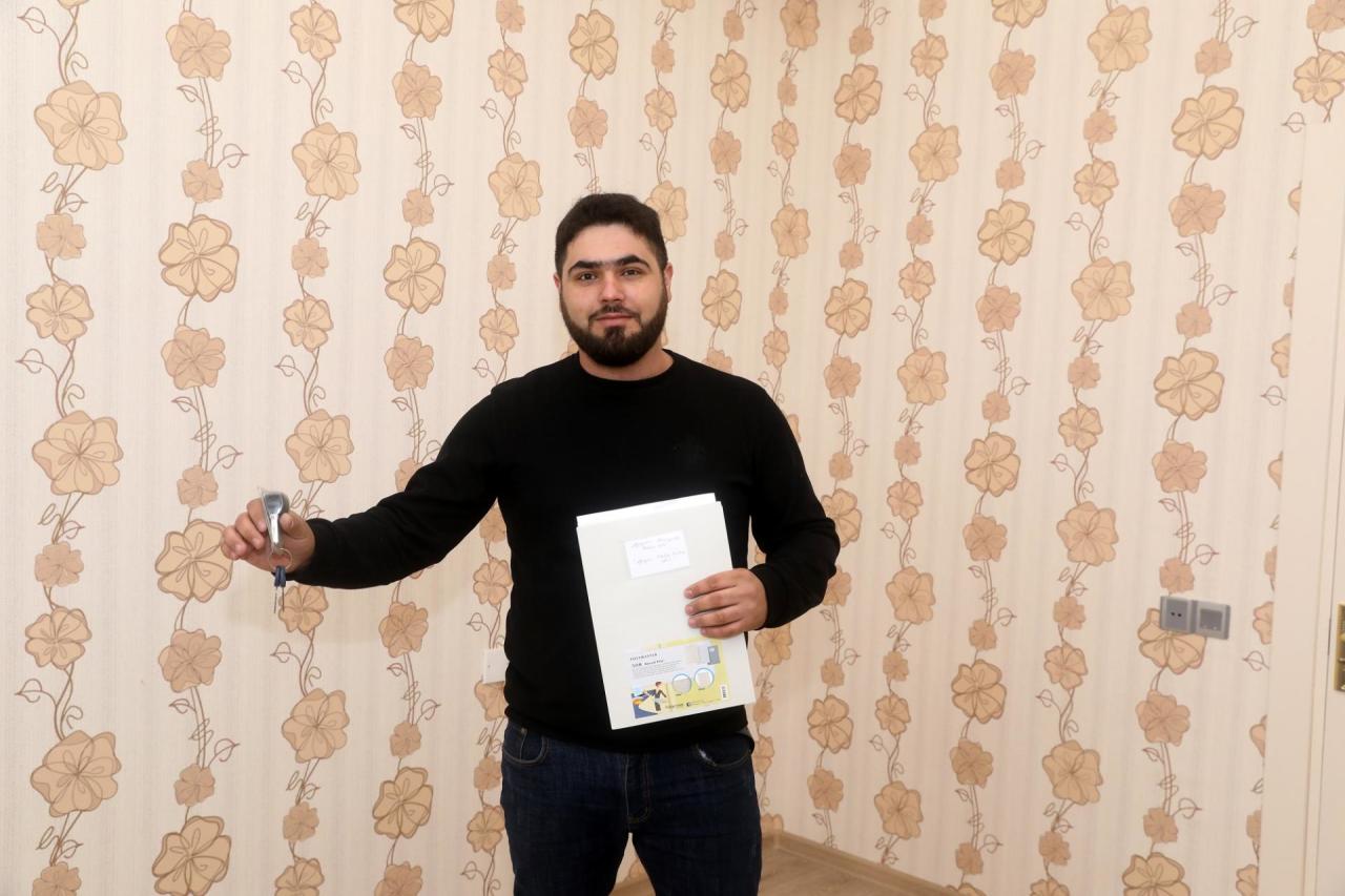 Семьи шехидов, инвалиды Карабахской войны и событий 20 января получили квартиры