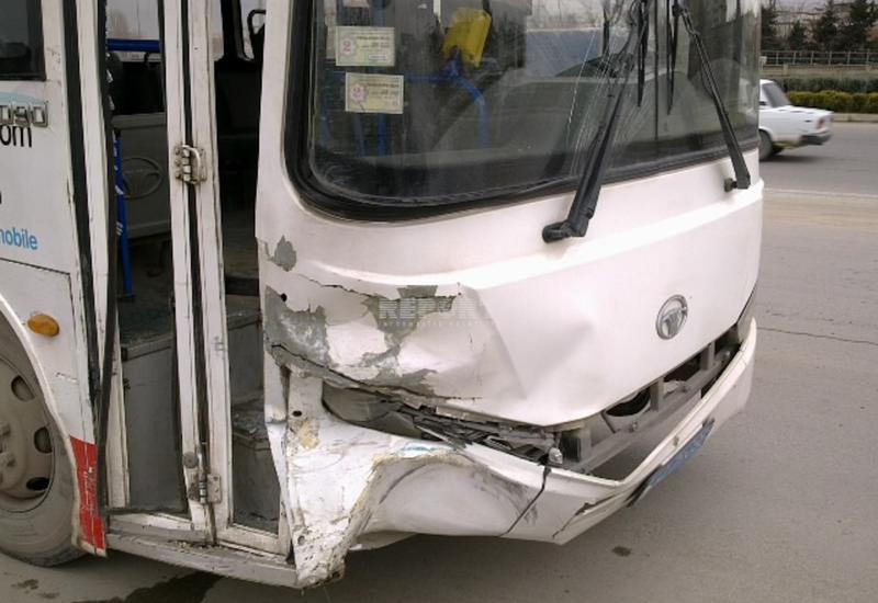 В Баку столкнулись автобусы, есть пострадавшие