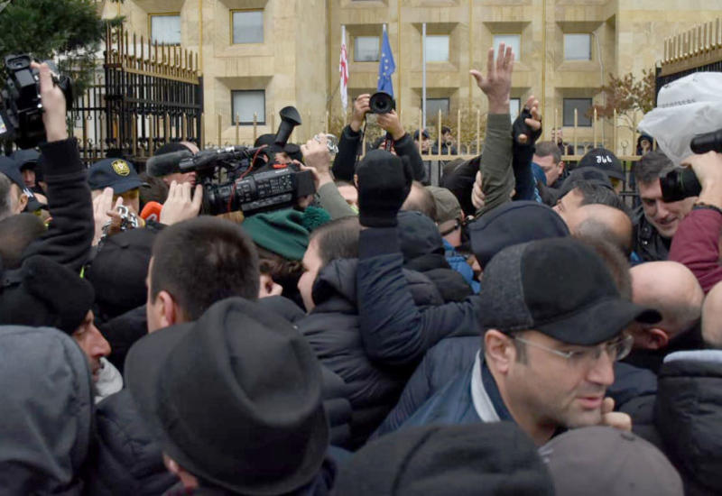 Перед зданием правительства Грузии проходит акция протеста
