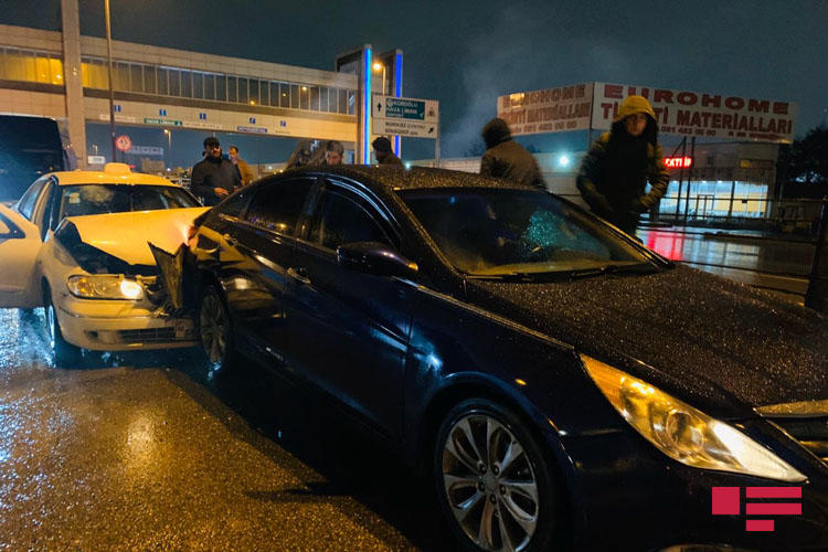Цепная авария в Баку: столкнулись 7 автомобилей, есть пострадавшие
