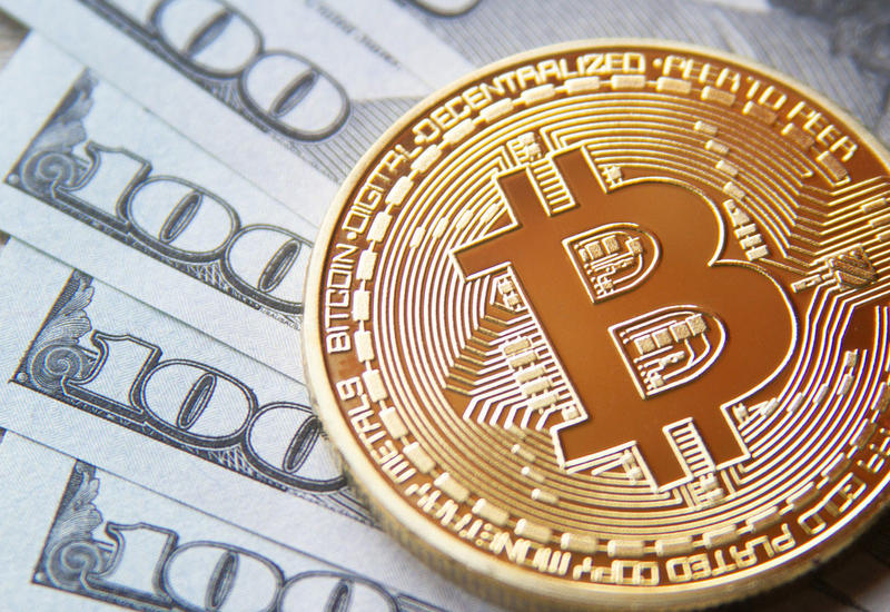 Цена биткоина рекордно упала