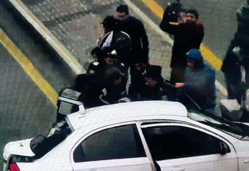Тяжелая авария на крупном проспекте в Баку, образовалась пробка