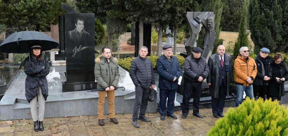 В Баку почтили память видного кинорежиссера Расима Оджагова