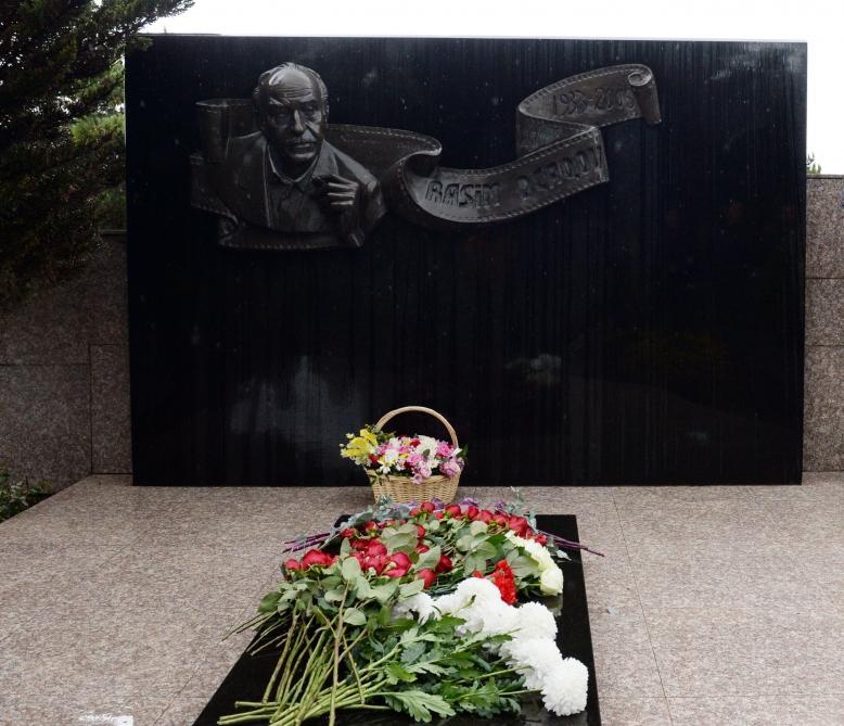 В Баку почтили память видного кинорежиссера Расима Оджагова