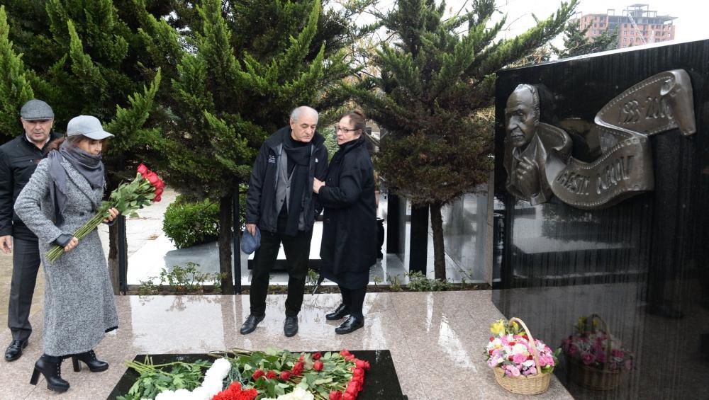В Баку почтили память видного кинорежиссера Расима Оджагова