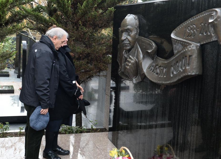 В Баку почтили память видного кинорежиссера Расима Оджагова