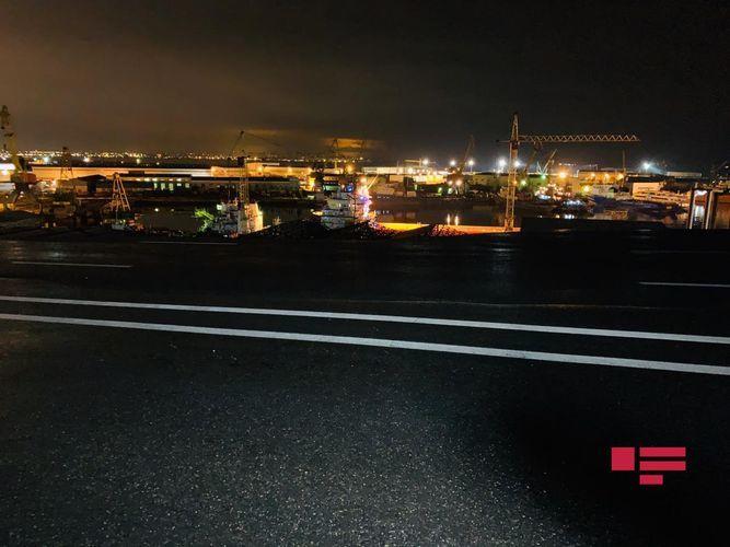 В Баку сошел очередной оползень, под завалами остались автомобили