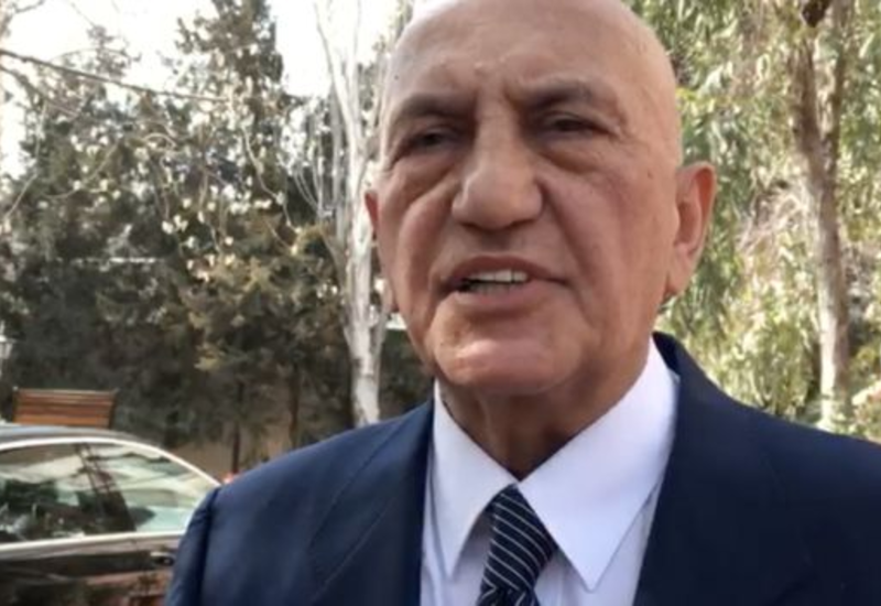 Ополоумевший Али Инсанов и сам поверил в свою "политическую партию"