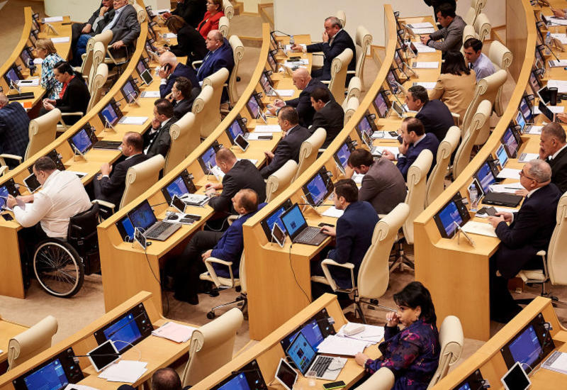 Оппозиционные депутаты в Грузии отказались от парламентских должностей