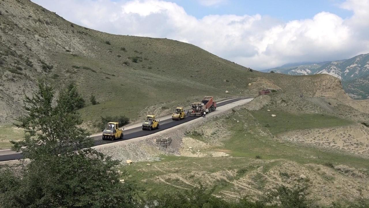В Азербайджане ремонтируют одну из региональных автодорог