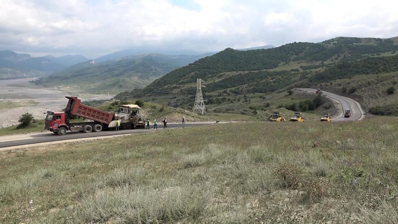 В Азербайджане ремонтируют одну из региональных автодорог