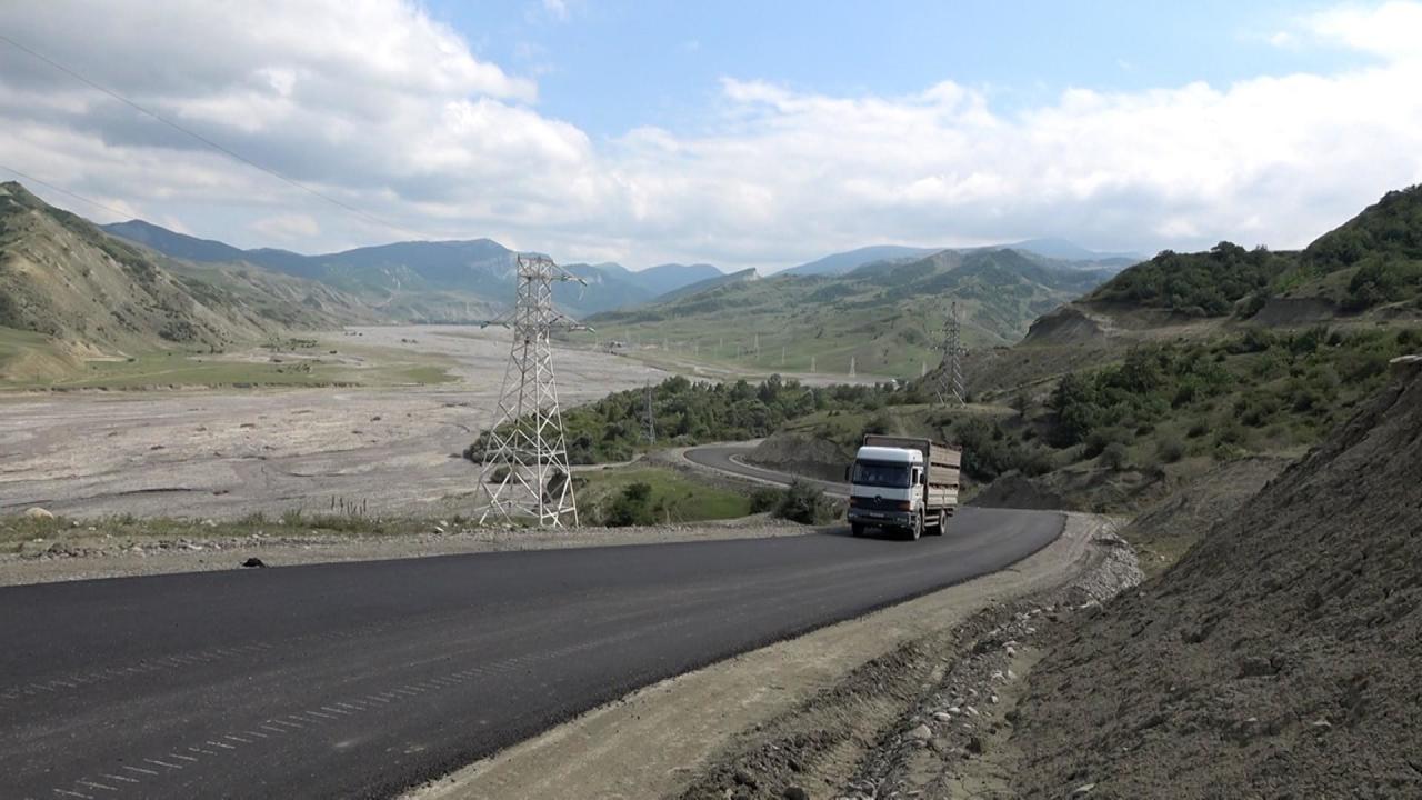 В Азербайджане ремонтируют одну из региональных автодорог