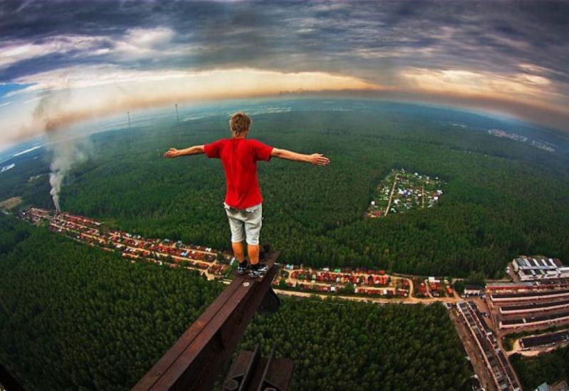 33 жутких фотографии с крыши мира