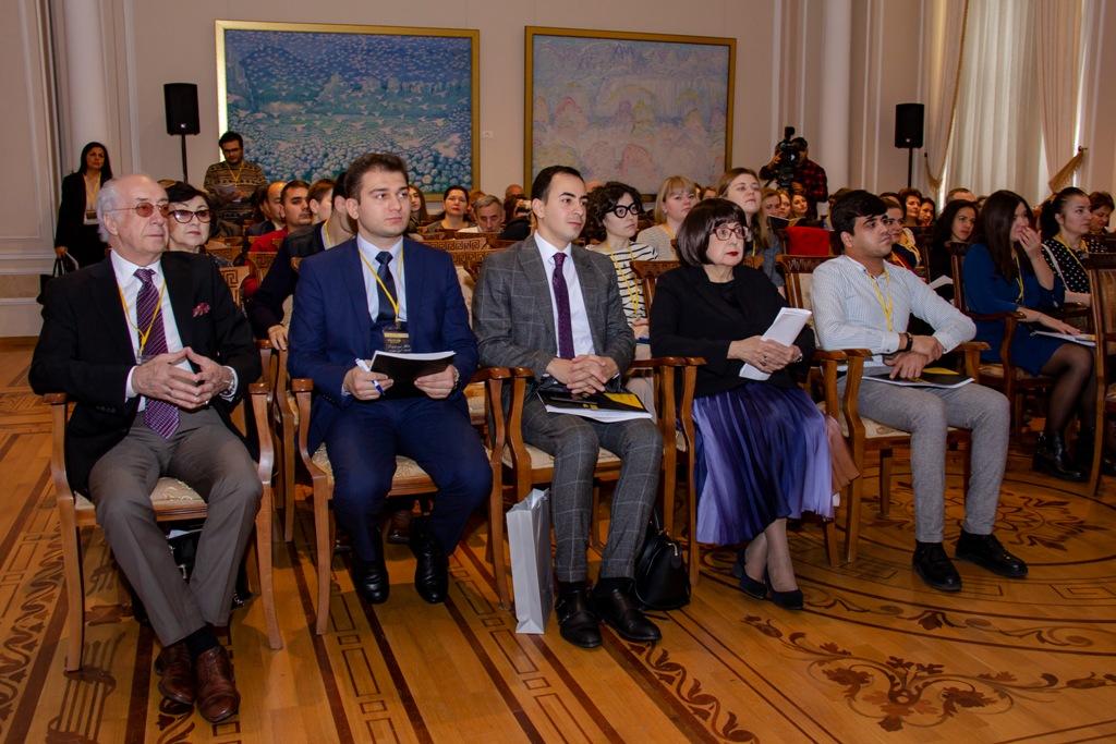 В Баку прошел Международный семинар «Искусство без границ»