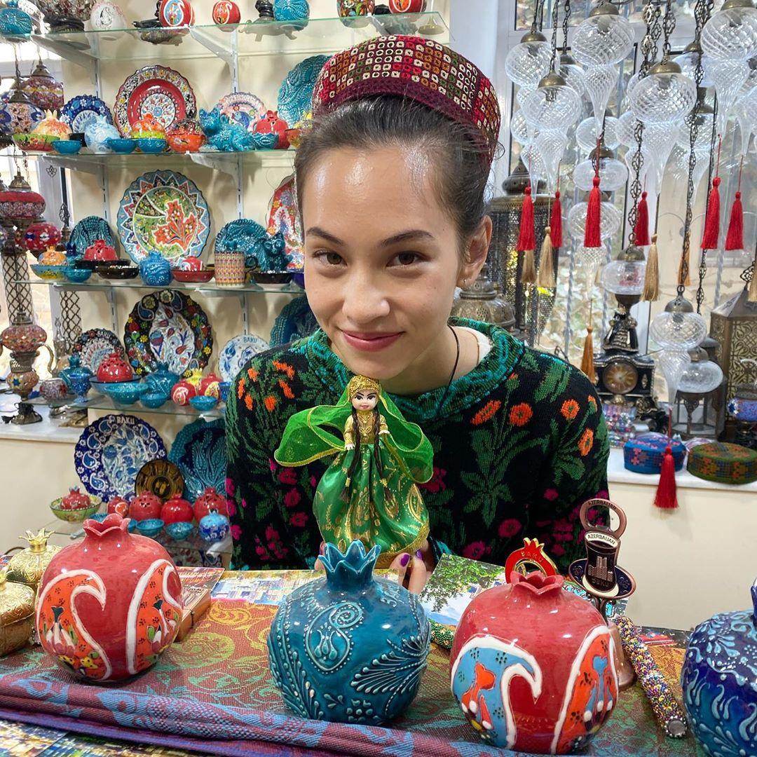 Известная модель впервые в Баку: "Красивый синтез футуризма и традиций"