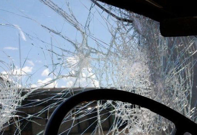 В Баку автобус попал в ДТП, образовалась пробка