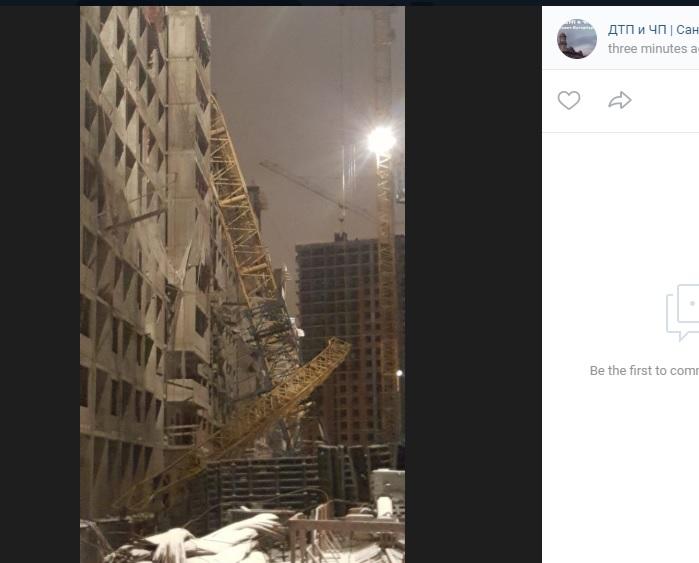 Башенный кран рухнул на строящийся дом под Петербургом