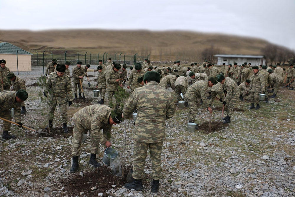 Азербайджанская армия продолжает акцию по посадке деревьев