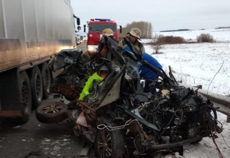 В ДТП с грузовиком погибли женщина и ее дочь