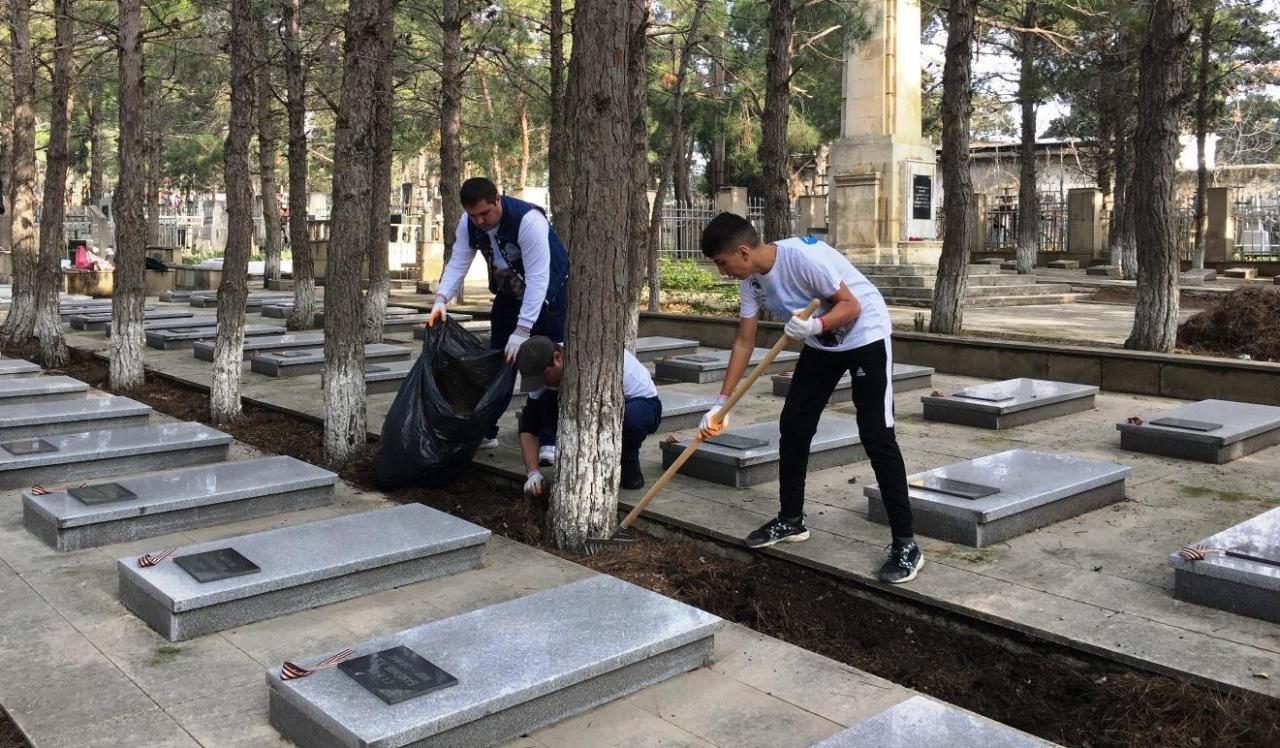 В Баку ко Дню неизвестного солдата состоялась церемония возложения цветов