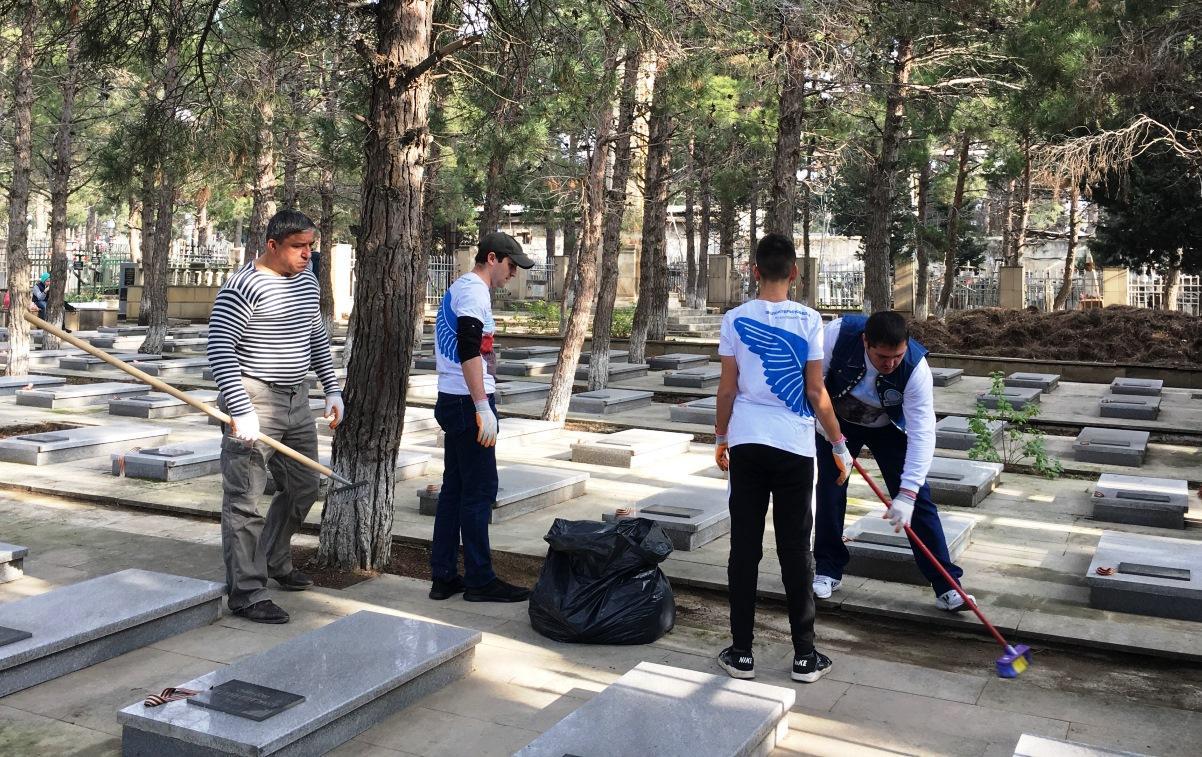 В Баку ко Дню неизвестного солдата состоялась церемония возложения цветов