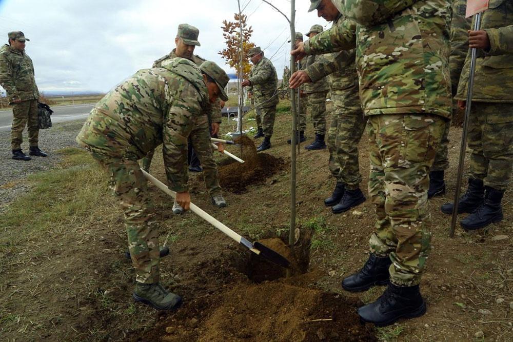 Закир Гасанов проверил боеготовность воинских частей в прифронтовой зоне