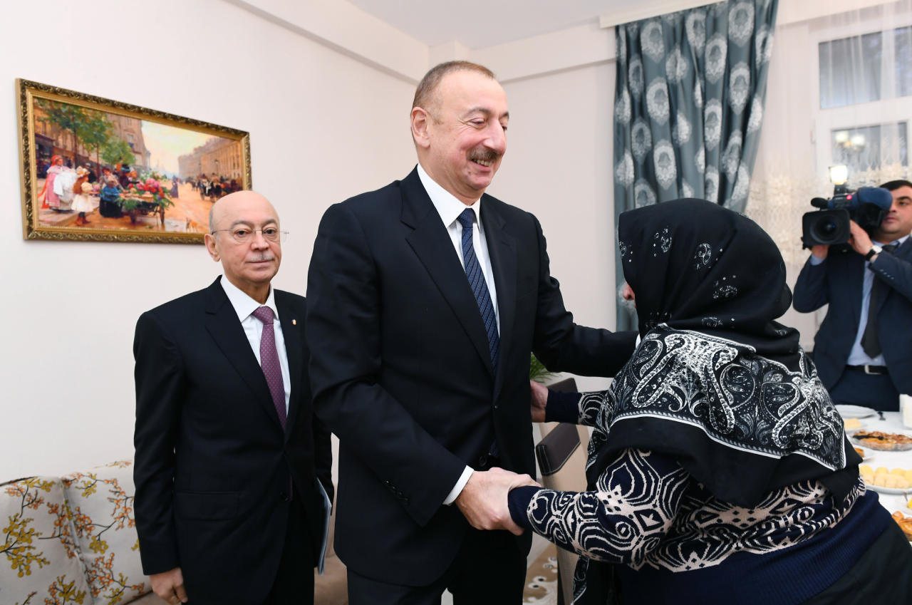 Президент Ильхам Алиев ознакомился с условиями в новом здании для семей, пострадавших от землетрясения в Шамахинском районе