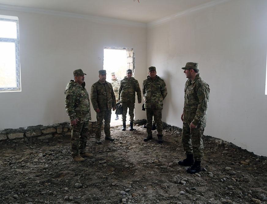 Закир Гасанов на строящихся военных объектах в прифронтовой зоне