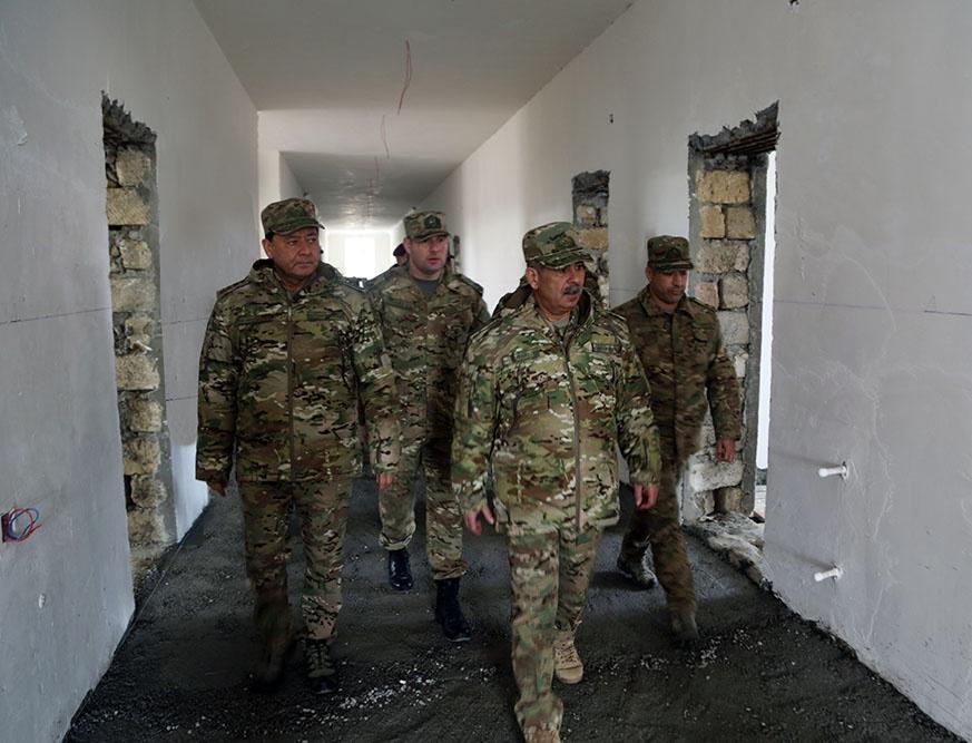 Закир Гасанов на строящихся военных объектах в прифронтовой зоне