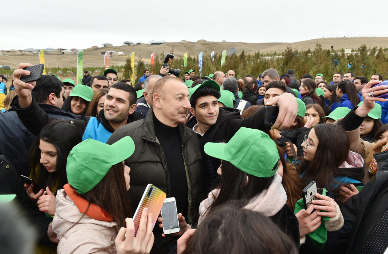 Президент Ильхам Алиев и Первая леди Мехрибан Алиева приняли участие в акции по посадке деревьев в Шамахинском районе