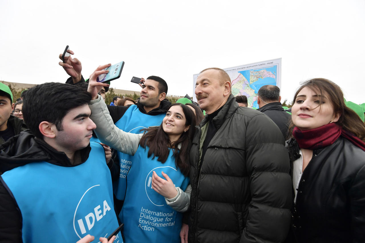 Президент Ильхам Алиев и Первая леди Мехрибан Алиева приняли участие в акции по посадке деревьев в Шамахинском районе
