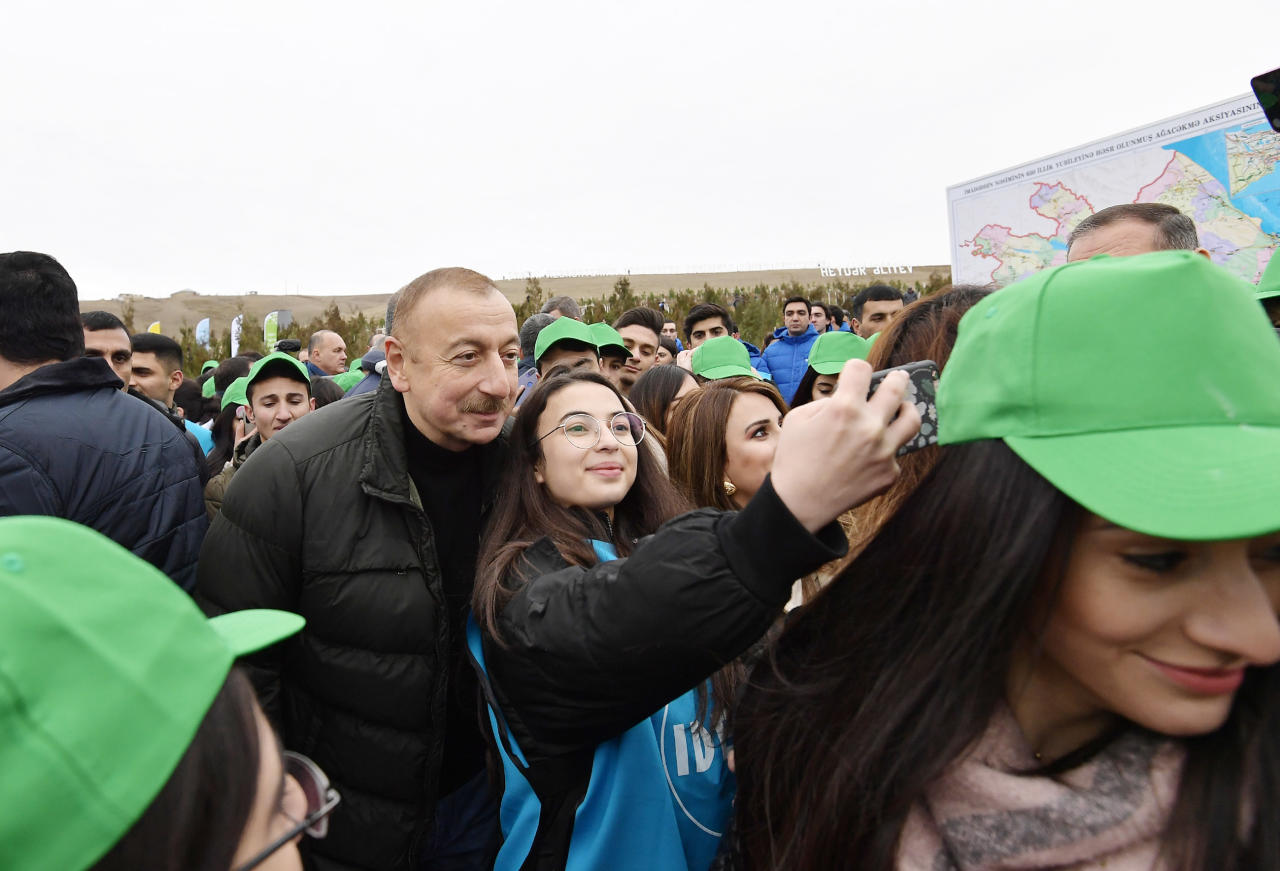 Президент Ильхам Алиев и Первая леди Мехрибан Алиева приняли участие в акции по посадке деревьев в Шамахинском районе