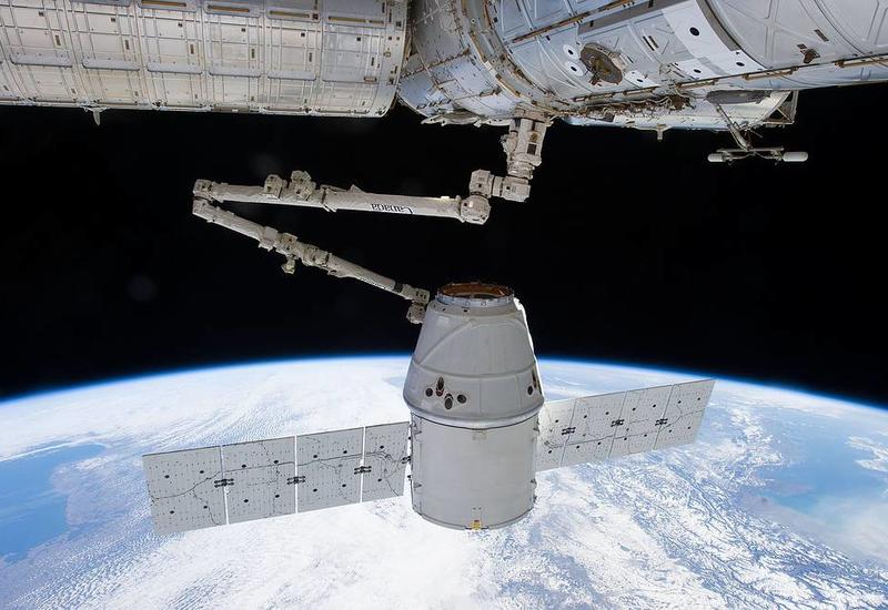 Грузовой корабль Dragon успешно пристыковался к МКС