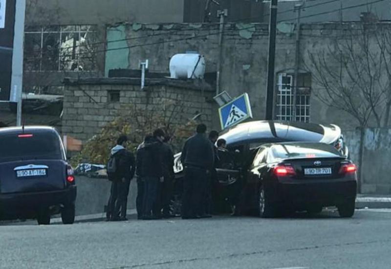 Атташе посольства США в Баку попал в аварию