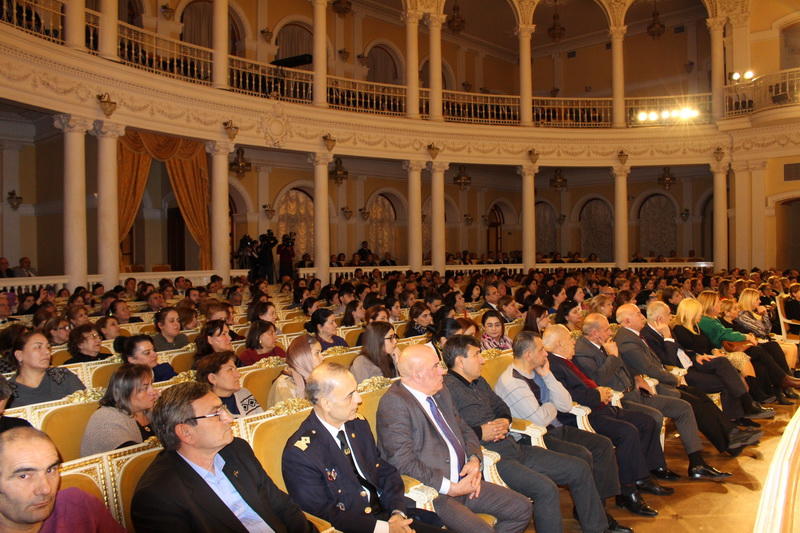 Filarmoniyada ulu öndər Heydər Əliyevin xatirəsinə həsr edilmiş anım gecəsi təşkil olunmuşdur