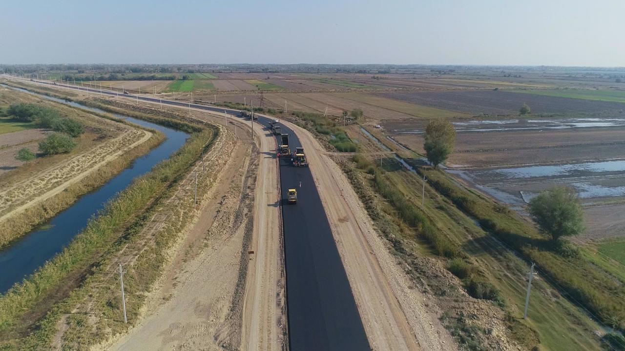 В Азербайджане реконструируется дорога в Агджабеди