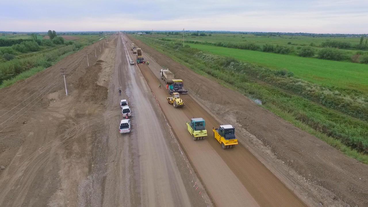 В Азербайджане реконструируется дорога в Агджабеди