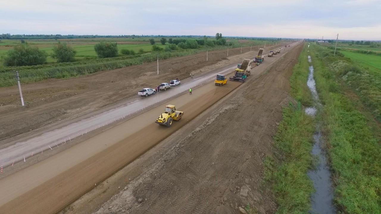 В Азербайджане реконструируется дорога в Агджабеди