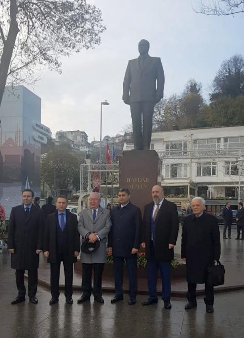 Светлая память Общенационального лидера Гейдара Алиева почтена в Стамбуле