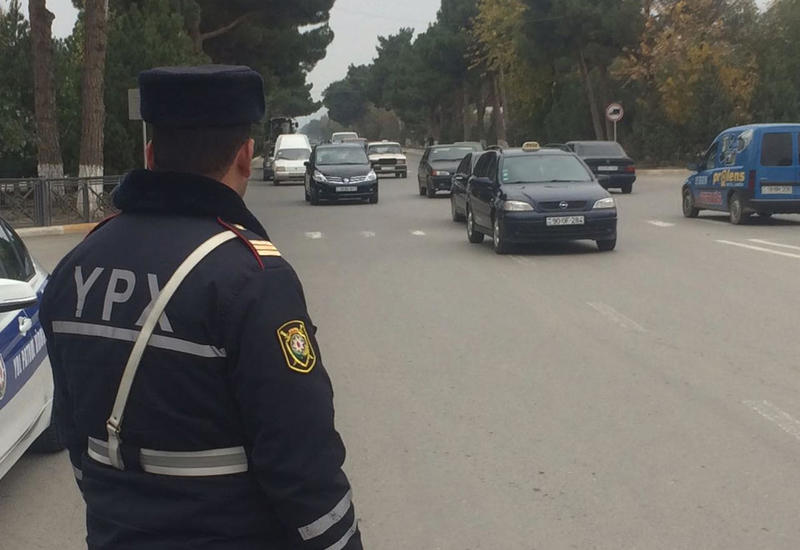 На ряде дорог в Баку ограничили движение транспорта