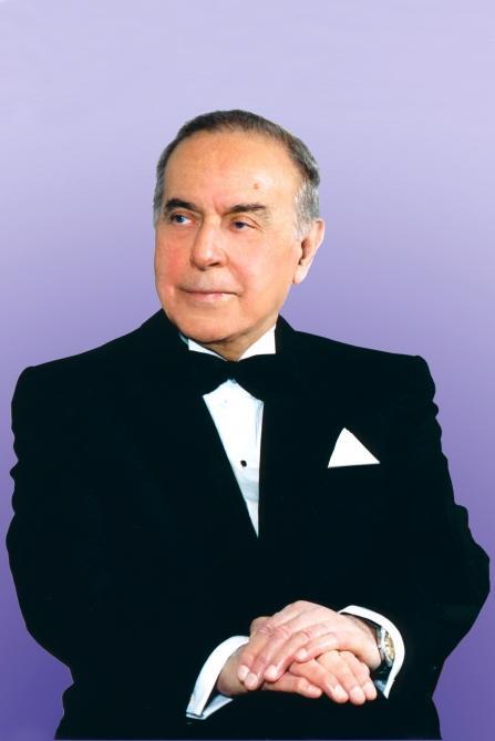 Böyük ömrün fotolarda əbədiləşən anları