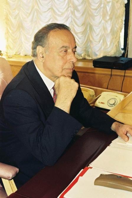 Böyük ömrün fotolarda əbədiləşən anları