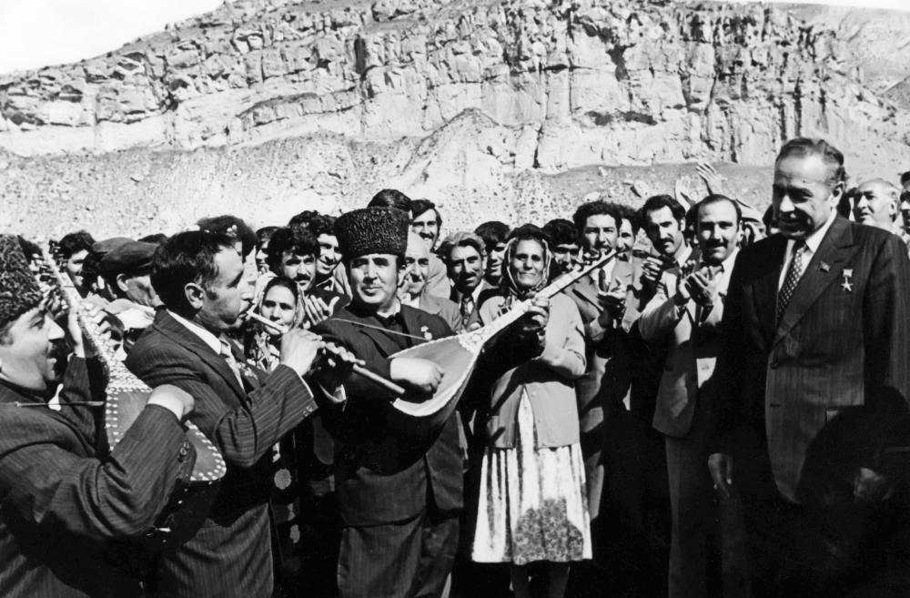 Böyük ömrün fotolarda əbədiləşən anları